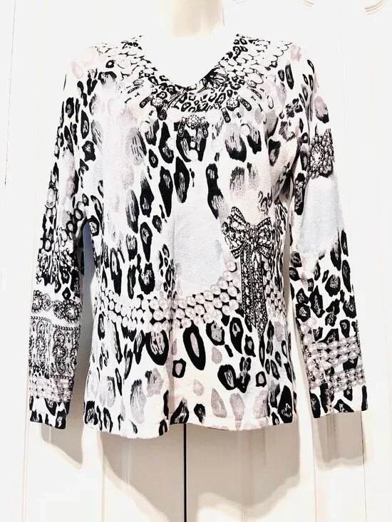 Cyrus Women's Small Knit Super Stretch V Neck Long Sleeve Baby Blue/Animal Print - Picture 2 of 12